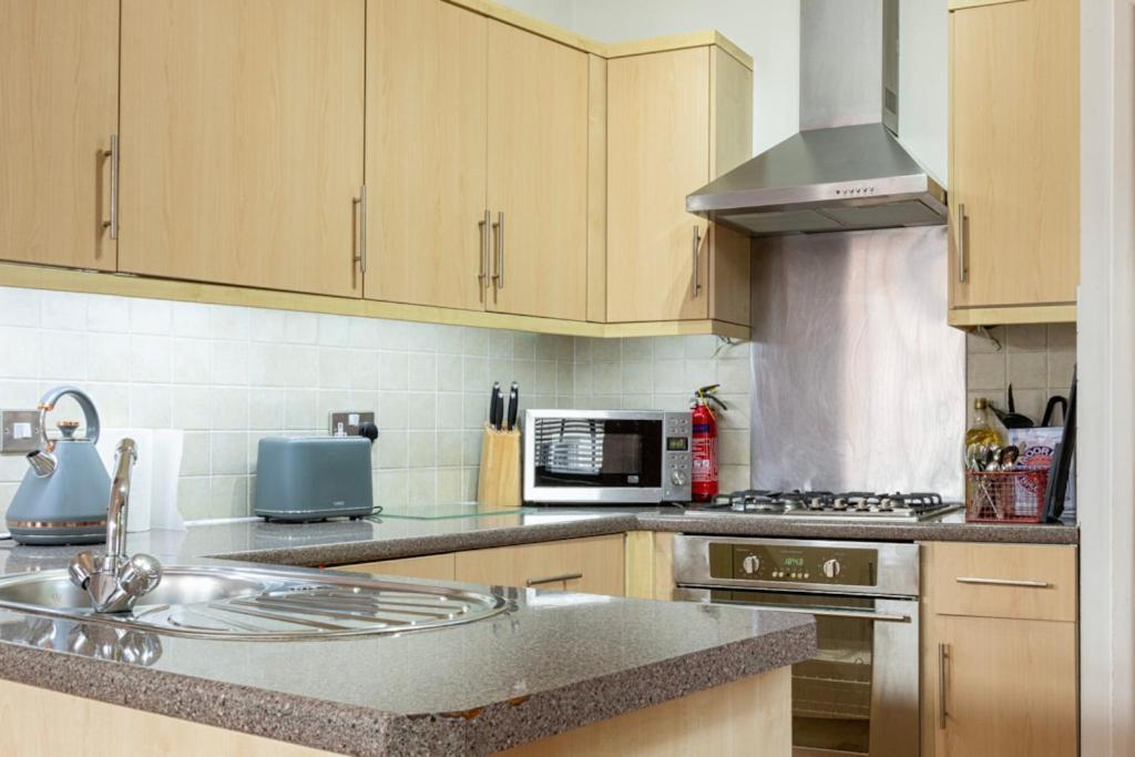 5 Mins Walk From Centre, Spacious City Apt, Open-Plan Нотингам Екстериор снимка