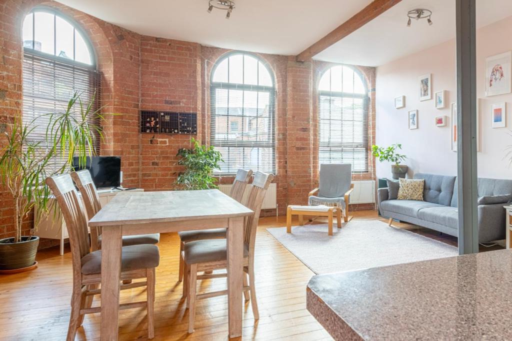 5 Mins Walk From Centre, Spacious City Apt, Open-Plan Нотингам Екстериор снимка