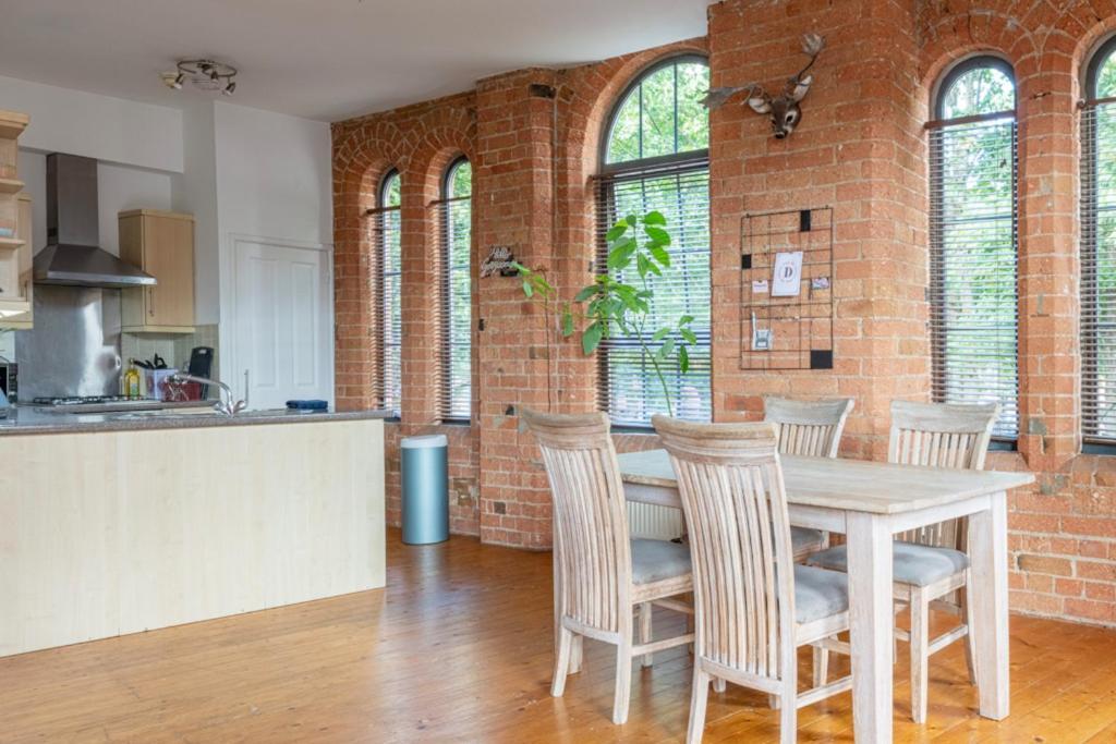 5 Mins Walk From Centre, Spacious City Apt, Open-Plan Нотингам Екстериор снимка
